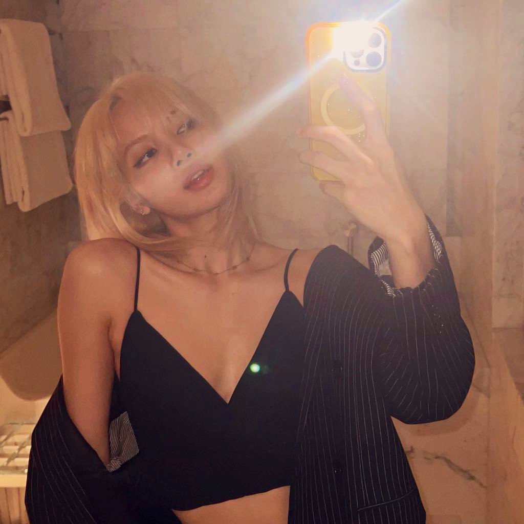 liskookloops's tweet image. blondes