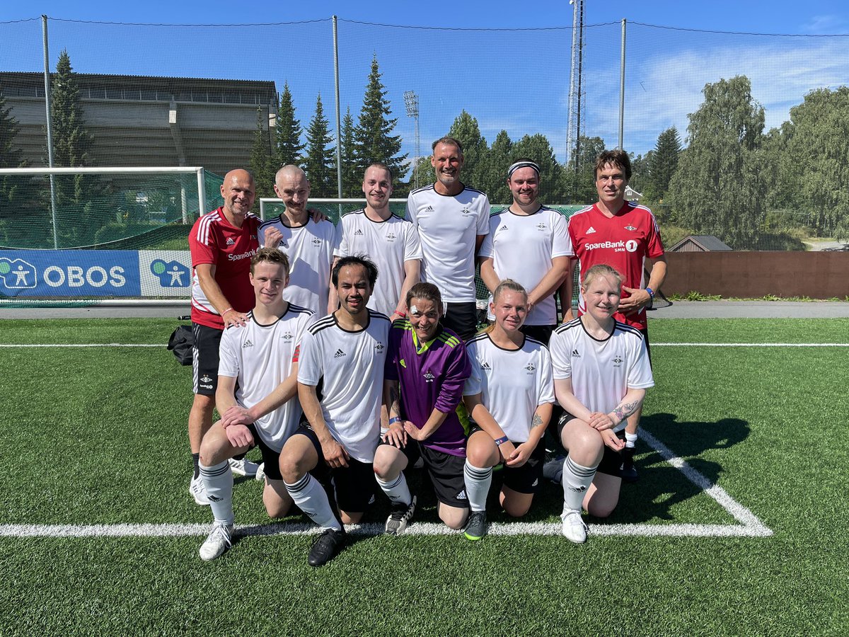 RBKfotball's tweet photo. Den gjengen her har gitt ALT for Rosenborg i Nasjonal Turnering!
Herlig seier over Haugesund i siste kamp 🤍🖤 @Fotballstift #rosenborg #gatelag #samfunnsengasjement https://t.co/kWPFDZ003X