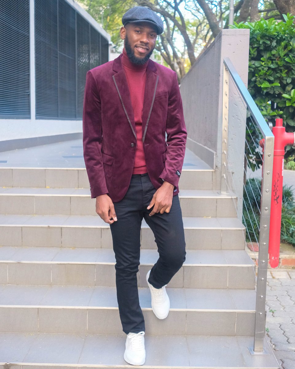 Markham_1873's tweet photo. Elevate your smart fits with this Velvet Blazer in Burgundy 😏👌🏾
Available online and in-store now!
#ourmkm #mkmstyle #createthestyle
Jacket - R1300
Knitwear from R380
Denim from R499
Sneakers from R499 https://t.co/TYHVGXjRlq