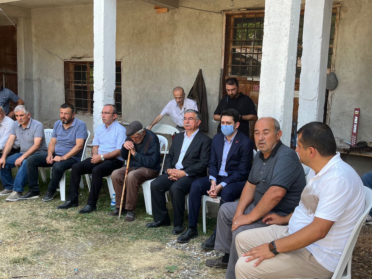 Ismet__Yilmaz_'s tweet photo. Geçen hafta Gemerek Eğerci’de bizleri evinde misafir eden Fadime Beserek Ablamız emaneti Sahibine teslim etti. 
Bugün,  Yol arkadaşı Osman Ağabey ile  Fadime Ablamızı Hakk’a uğurladık.
Rabbim, menzilini mübarek, Mekanını Cennet, Makamını alî eylesin. https://t.co/HqhQp6qyuu