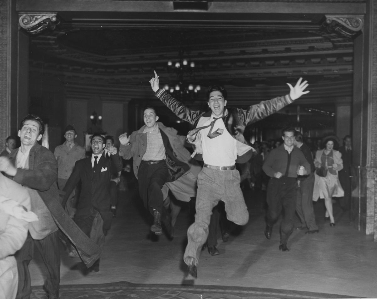 Concrete jungle where dreams are made of…

New York City in Culture explores the history, people, culture, and environment of America’s most populous city – immigrants arriving at Ellis Island, punks at CBGB, hipsters in Brooklyn and much more!