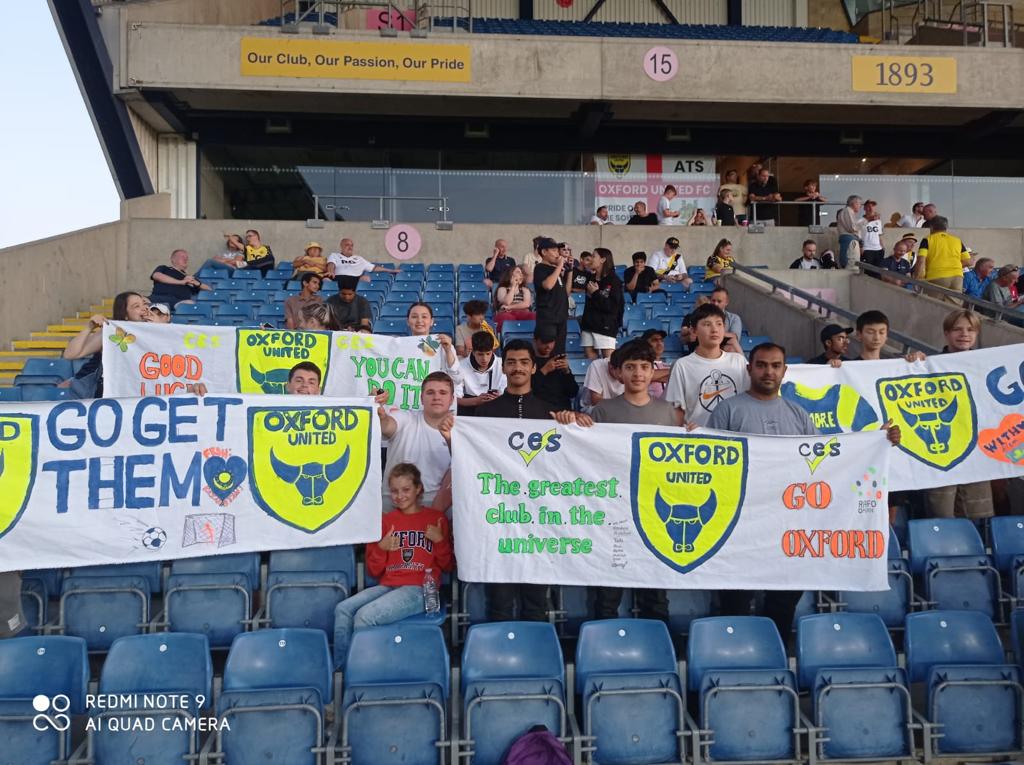 CESschools's tweet photo. Oxford students making banners for the Oxford v Swansea football match β½οΈπ©
#Oxford #England #UK #CesSchools #English #LearnEnglish #cesschools #englishuk #studyabroad #learnenglish https://t.co/y5zW5bk362