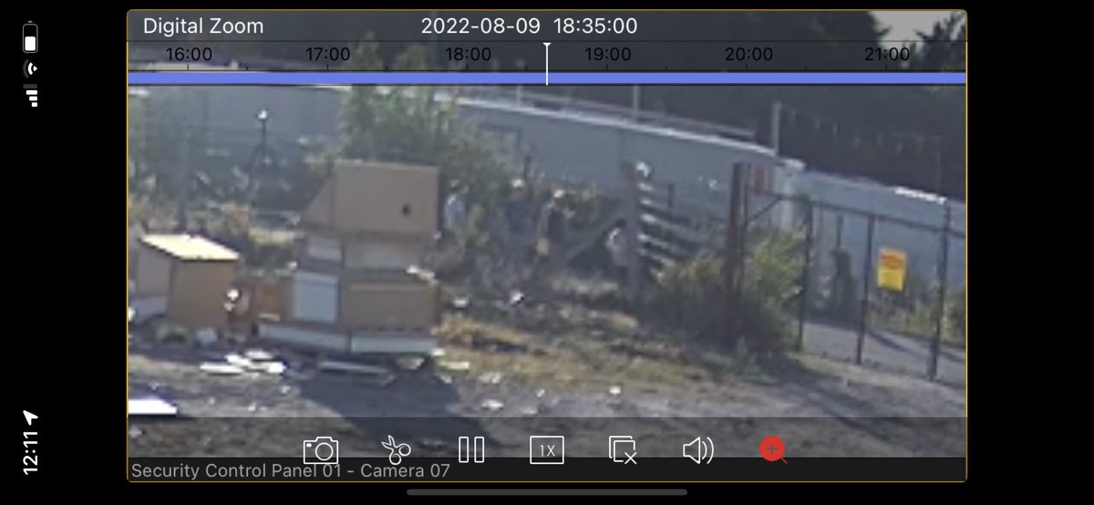 ProcterCstStone's tweet photo. @WestYorksPolice here are a couple of images of 4 youths which set fire to our boundary at 6.35 yesterday evening. I would urge businesses in the Garforth area to be vigilant it could have been a lot worse had it not been for a neighbour that managed to it it out. https://t.co/43n3B0Mp5w