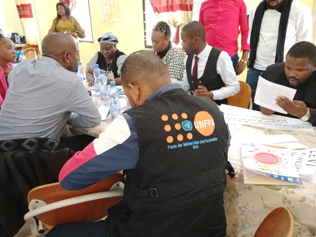 OsolongoLouis's tweet photo. Formation de membres du groupe de travail SSR sur la SSR en situation des crises à KOLA.
@UNFPA.@ONUSIDA.@ailesducoeur1 @sofepadi @apsme_ong @OMSRDCONGO @umi https://t.co/2SRixDpaos