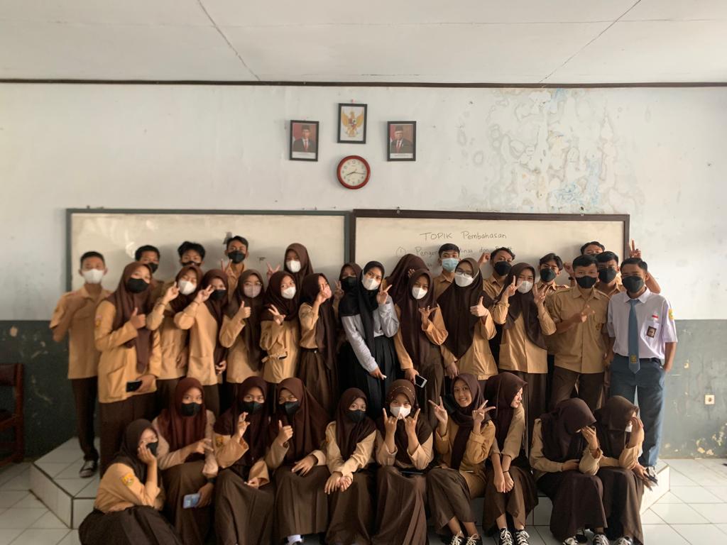 putrianiapril_'s tweet photo. Memberikan pengajaran mengusung tema pentingnya mengenali bakat dan minat 
adalah implementasi dari bagaimana saya menerapkan kegiatan aksi
kita di lingkungan masyarakat sosial.
#VOKASIIMPACT #MPKMB59SVIPB #IPBDIGDAYA #VOKASIJUARA  #TheGlimpeStoryofGatamalaAgrinawa https://t.co/b1OAMA3Dwz