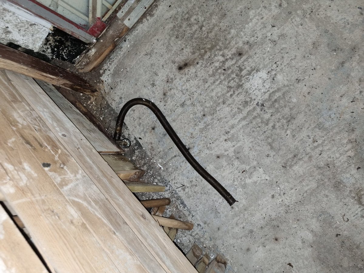 Lothian_Door's tweet photo. Some of the repairs this week. #hormann broken cables. #garador door out runner. #cardale door with broken springs. All these doors are between 15 and 30 years old, so built to last #thelothiangaragedoorcompany #FamilyBusiness #falkirk #Glasgow #edinburgh https://t.co/CgjFBoiKEN