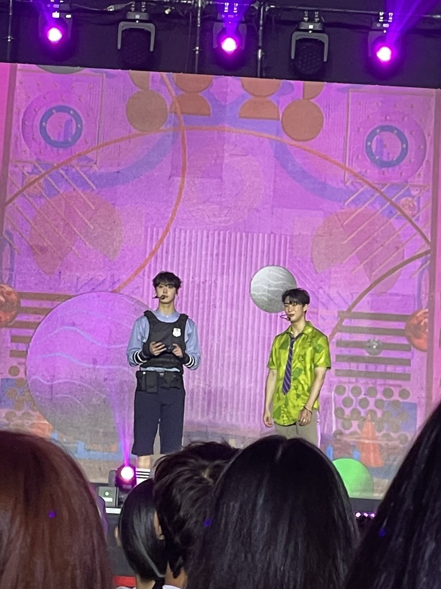 AstroThemost's tweet photo. 220810 군산 쇼챔
문빈산하 닉주디 소원성취
머리띠까지 했으면 더 좋았을텐데ㅠㅠ https://t.co/flrlErqSUU