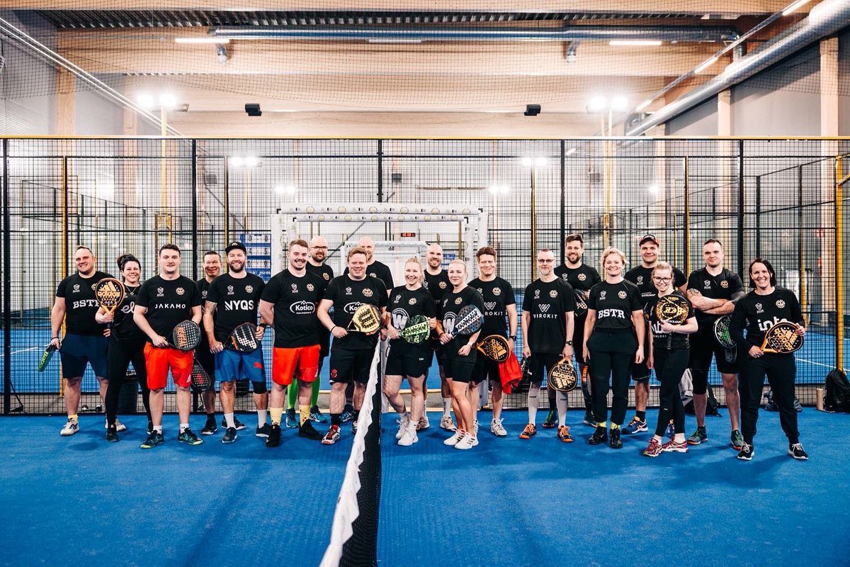 Ritaripadel on jälleen täällä! <a href="/padelordie/">Padel or Die!</a> ’n järjestämä yrityssarja starttaa lokakuussa ja päättyy 3/2023.

Viime vuonna oli mukana 30 joukkuetta nauttimassa sosiaalisen lajin parhaista puolista ja verkottumassa. Tulkaahan mukaan! Ilmoittautumiset teemu@padelordie.fi