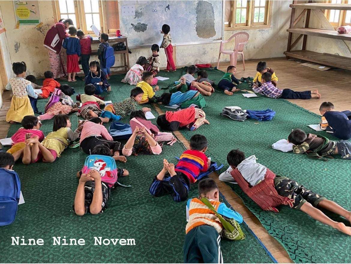 MizzimaNews's tweet photo. စစ်ဘေးရှောင်ကလေးများအား ပညာသင်ကြားပေးရန်အတွက် အထက်အတန်းပြဆရာ ဆရာမများ ခေါ်ယူ

#Mizzima
#စစ်ဘေးရှောင်
#လွတ်မြောက်နယ်မြေ
#တောင်ကြီးပညာရေးဒီဂရီကောလိပ် https://t.co/1H24nPozom