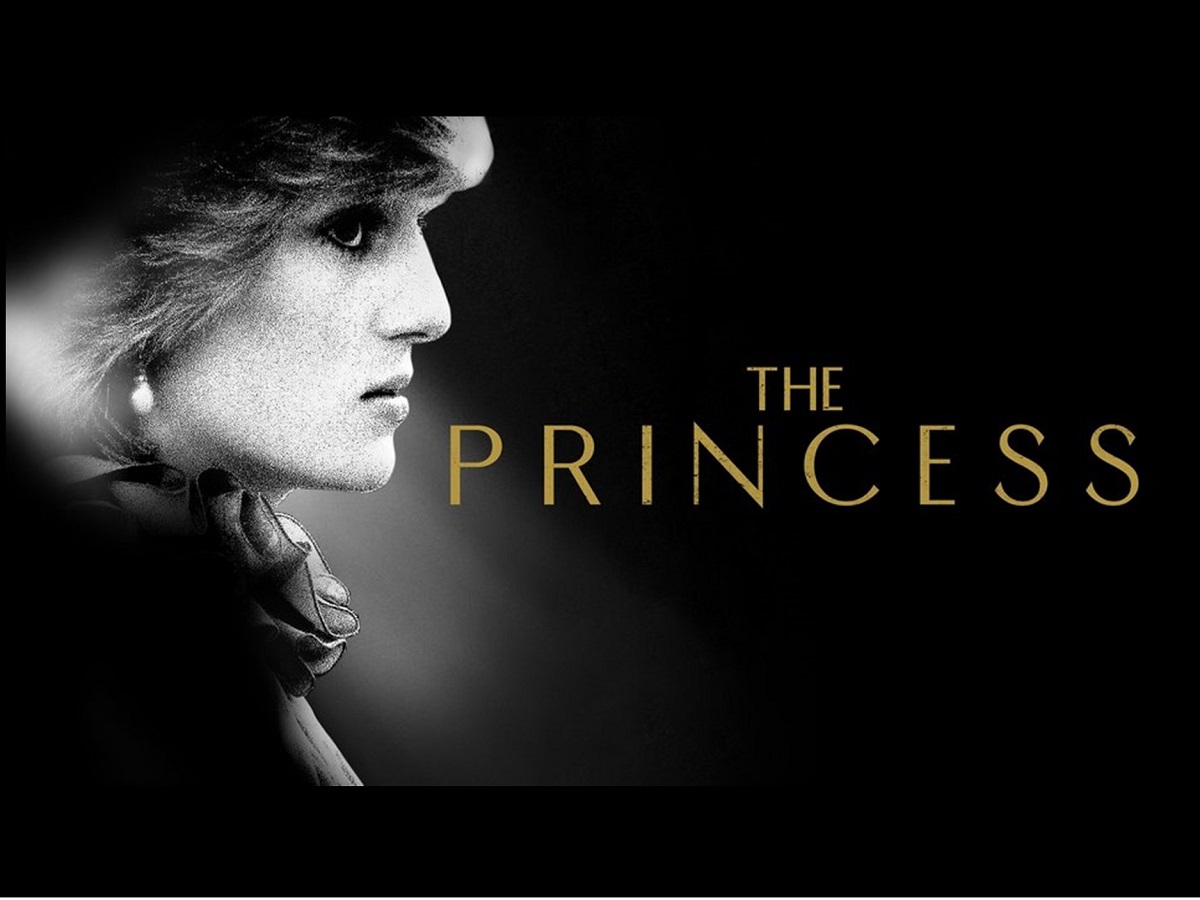 SHCentre's tweet photo. Steaming it's way to the Centre this week we have THE RAILWAY CHILDREN RETURN (PG) Wed, Thu, Sat &amp; Sun 2pm
Also coming up
THE PRINCESS (12A) The story of Princess Diana told through archive footage. Wed &amp; Thu 7.30pm
THOR: LOVE &amp; THUNDER (12A) Sat 7.30pm
https://t.co/LIkAKY1ZKG https://t.co/5hdKX4KzAk