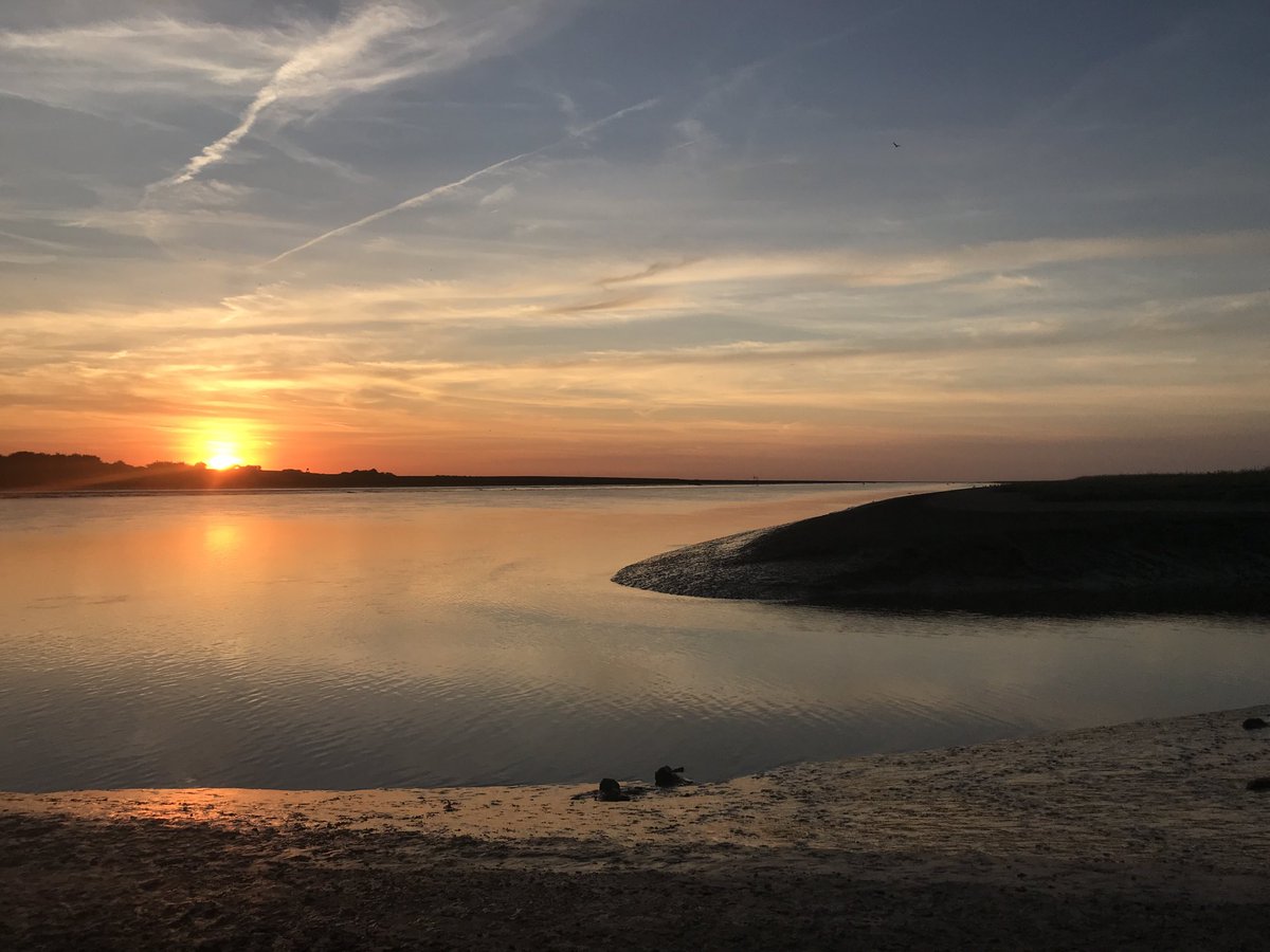 The Babingley enters the Great Ouse, Norfolk.

#sunset #norfolk #thewash #EastAnglia #Northnorfolk #sunsetphotography #sunsetlovers #nature #KingsLynn