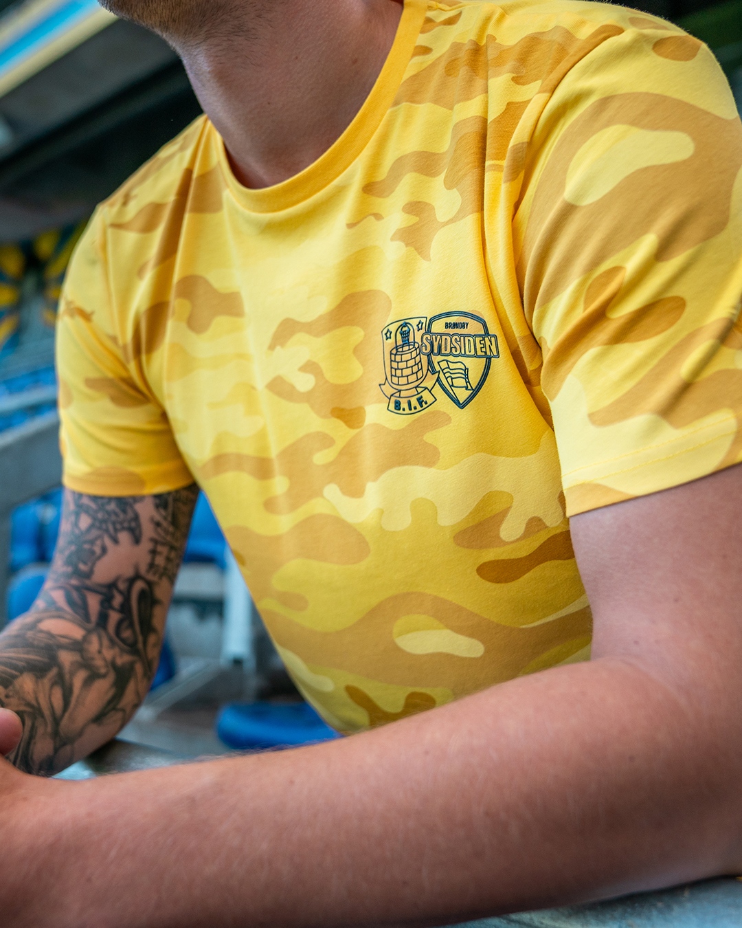 Gennemvæd finansiel hjort Brøndby IF on Twitter: "Nu kan du købe den populære camo t-shirt, som er  produceret i samarbejde med de aktive fans. T-shirten vil blive båret af  fansene i udebaneafsnittet i Basel i