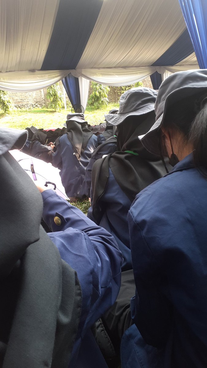 dapoy1903's tweet photo. MPKMB 59 SV IPB Dari day 1 sampe  day 2 bener bener se-melelahkan itu gaiss 😭 Tp acaranya bener" meriah bangett apalagi makanannya beneran seenak itu hehe...😆
SUKSES GATAMALA AGRINAWA !👊
#VOKASIIMPACT #MPKMB59SVIPB #IPBDIGDAYA #VOKASIJUARA  #TheGlimpeStoryofGatamalaAgrinawa https://t.co/hGKDgk9nf7