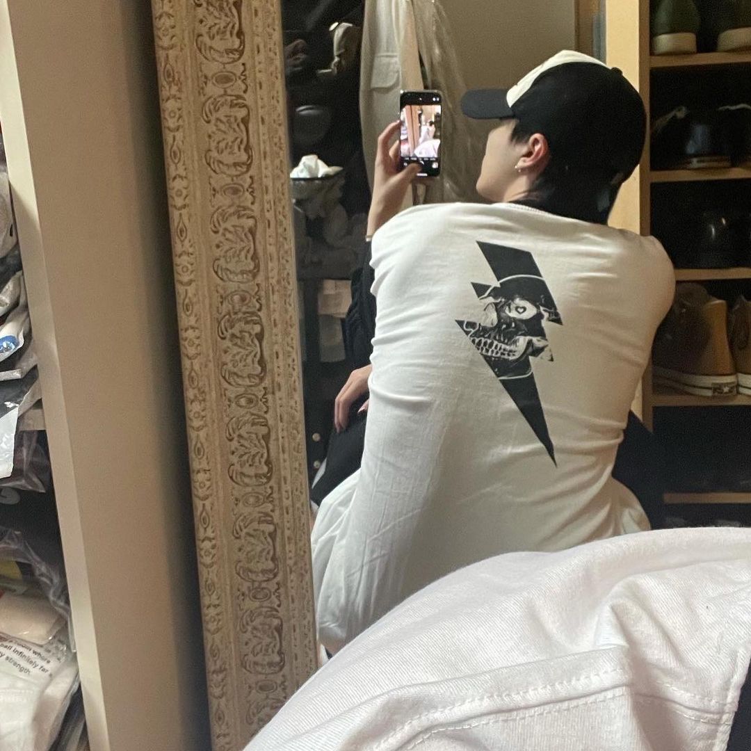 ㅤㅤㅤㅤ
ㅤㅤㅤㅤ
ㅤㅤecho.⠀ posted. 
ㅤㅤlocation • disabled    ︳1OO82022.
ㅤㅤ،، got nothing to do, so here's a mirror selfie. : )
ㅤㅤㅤㅤ
ㅤㅤㅤㅤ