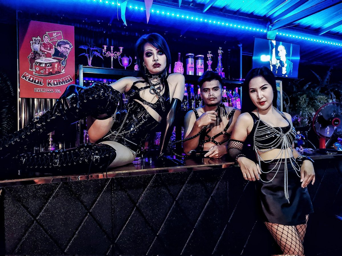 LesiaonaCourtly's tweet photo. 🖤✨"𝕬𝖑𝖑 𝖘𝖙𝖆𝖗𝖘 𝖍𝖔𝖙!"💀🔗⛓️

#dominatrix​ #mistresses​ #evilgirls #queenofdarkness #alternativemodels #gothmodels #gothicoutfits​ #gothicclothing #photoshoots​ #darkness #darkside #darkgirls #metal #darkfashion #gothica #altfashion #gothgirls #gothicworld https://t.co/yRB80hhpSr
