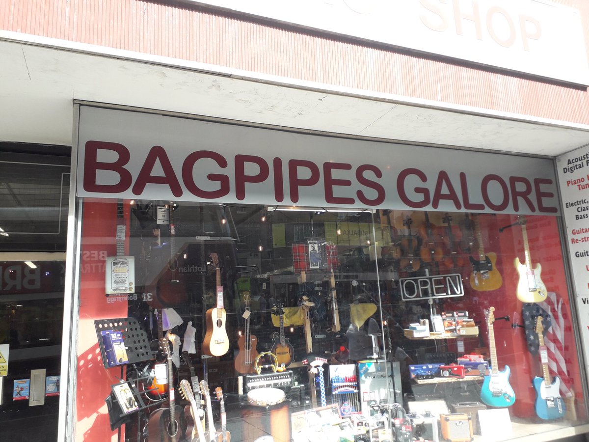 whoelsebutalf's tweet image. This is why they will never let the scottish name Bond girls.