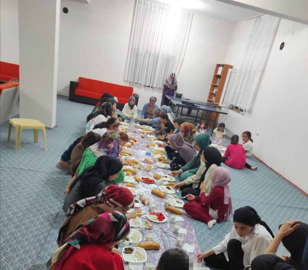 Bayan Gençlik Birimi 
                  BAYAN GENÇLİK KAMP PROGRAMI                                                   

  Gökkuşağı Derneği Bayan Gençlik Birimi tarafından, derneğin Dağönü Köyü’ndeki sosyal tesisinde  kız öğrencilerine yönelik bir kamp programı düzenlendi..!