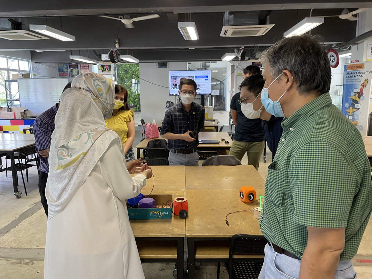 Hosting JPJC and SCGS teams at D.space@CWSS - What a nice f2f meet after so long! We were all so excited about the endless possibilities of Maker Ed 🤩 Many ideas bounced! #makered #cwssinnovates <a href="/cwss_designtech/">Rubi.yah!~</a>