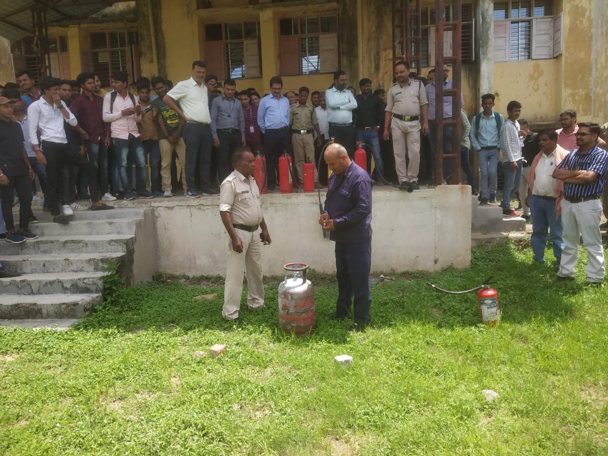 nsscsvtuCG's tweet photo. Fire safety workshop at Govt. Polytechnic Ambikapur.
#safetyworkshop https://t.co/jR8lDkJI0n