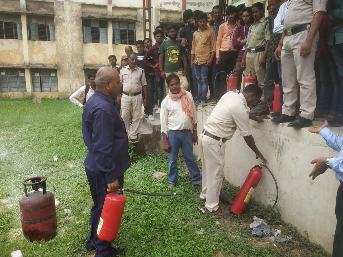 nsscsvtuCG's tweet photo. Fire safety workshop at Govt. Polytechnic Ambikapur.
#safetyworkshop https://t.co/jR8lDkJI0n
