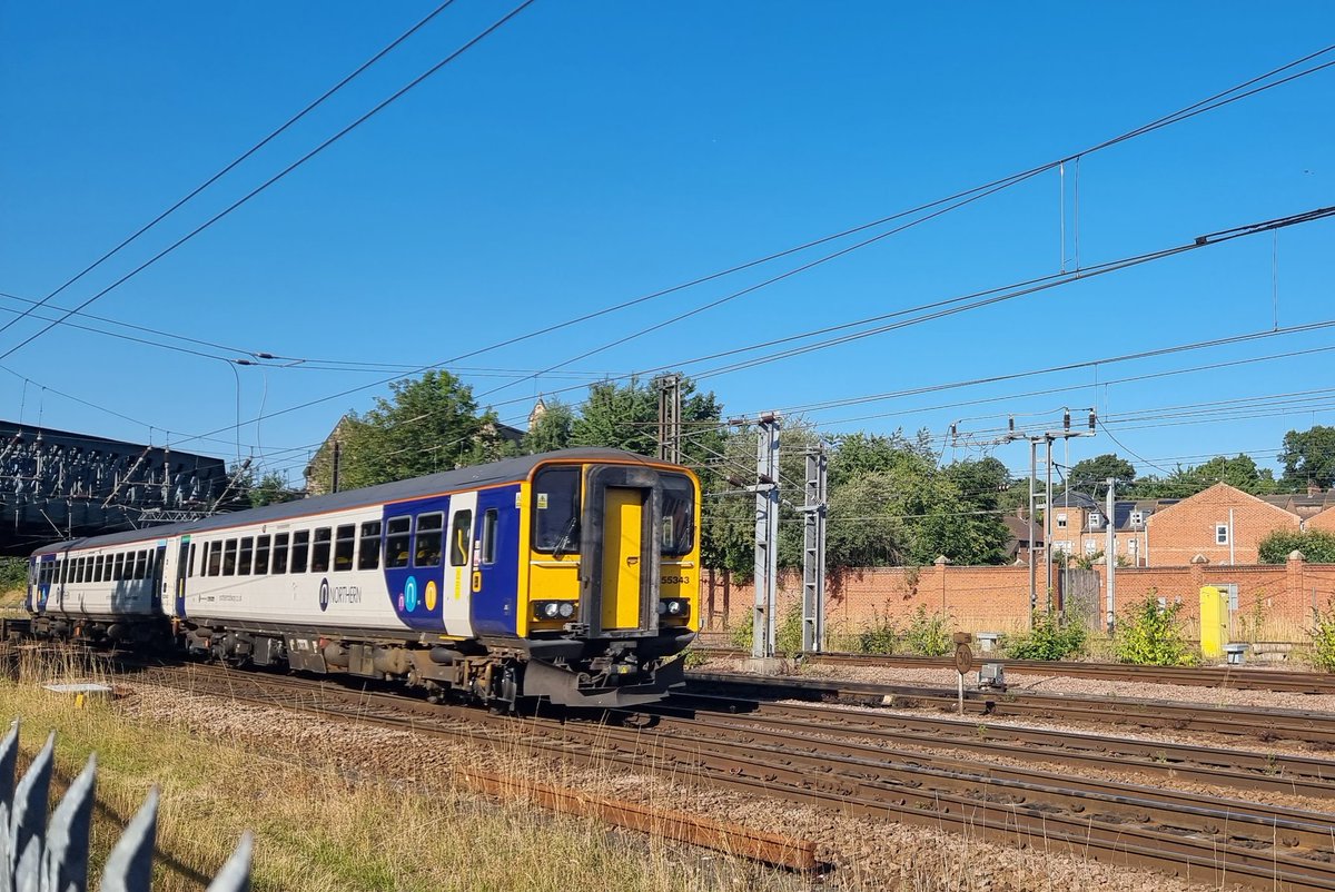 ukrailadventure's tweet image. This @GNRailUK #class155 concludes our impromptu morning session on the approach to #York. Even though I grew up travelling on #class153, I don't think I'd ever actually seen one of these before this trip!