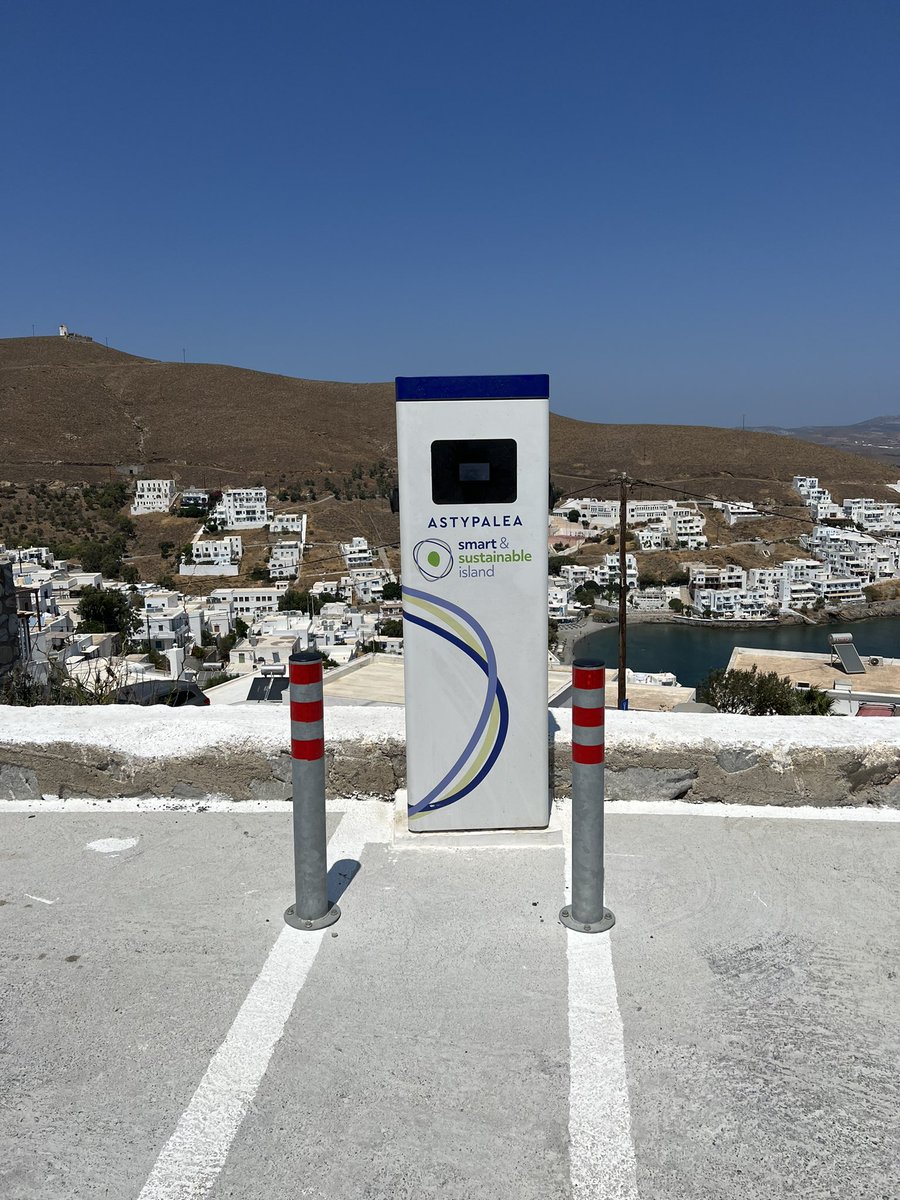 GSyriopoulos's tweet photo. Στην @Astypalaia η ψηφιακή κ ενεργειακή μετάβαση αναβαθμίζουν την ποιότητα ζωής κατοίκων και επισκεπτών. Μοναδική εμπειρία το #astymove με #astybus κ #astygo. Το σύστημα λειτουργεί προς όφελος όλων. Congrats #Asty❤️ και για τους ευγενέστατους οδηγούς. https://t.co/gQcFZTlTYm