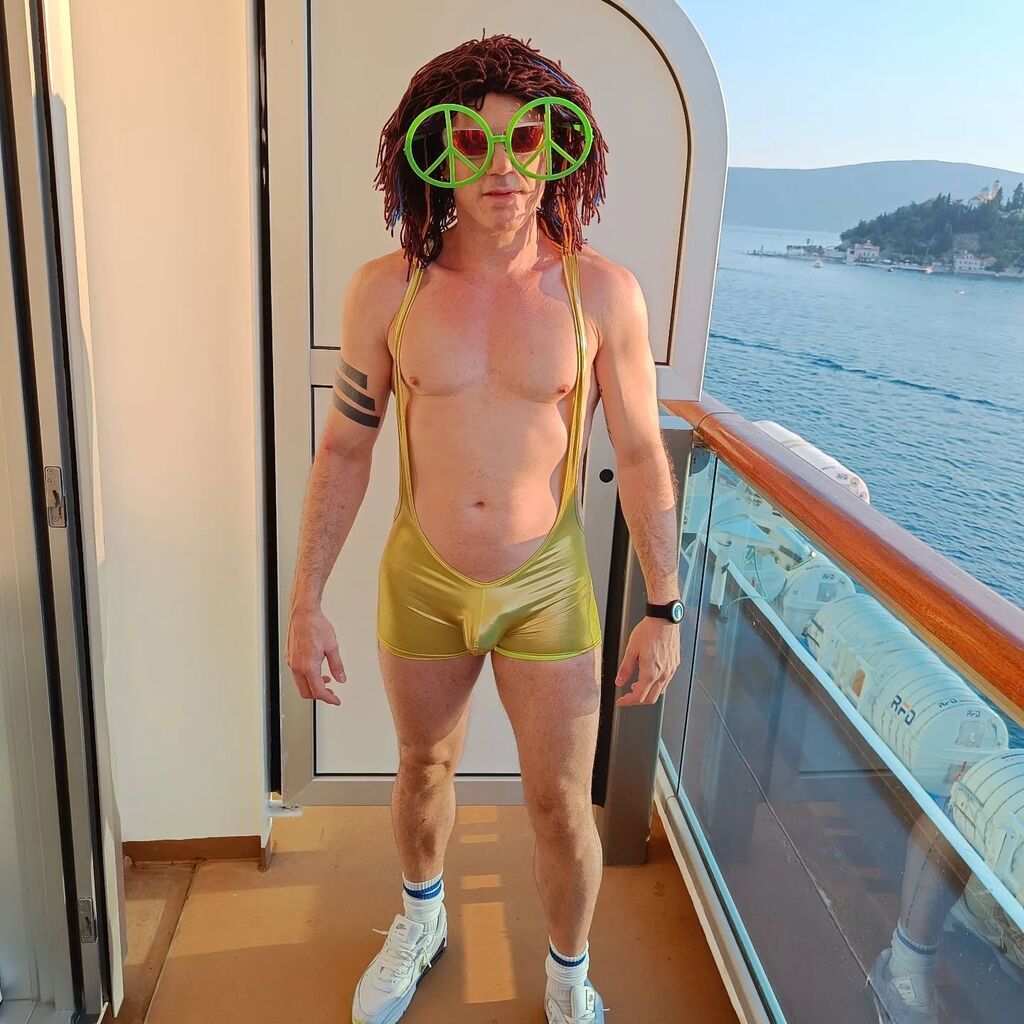 AlexADury's tweet photo. Fiesta Disco en La Demence Cruise https://t.co/oF5js9Gyco https://t.co/Y8Pi7QWEWo