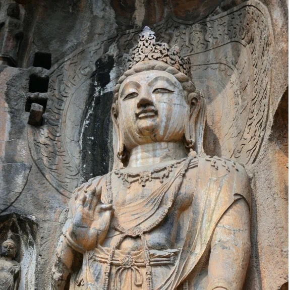GrottoesLongmen's tweet photo. If Fengxian Temple represents the highest achievement of stone carving art in Tang Dynasty, Lushena Buddha is just like the most brilliant pearl. Then do you know who these statues beside Lushena Buddha are? Leave your answer in comments! #Longmenhistory https://t.co/DgXF16fVcV