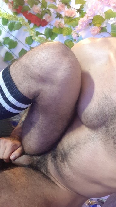 Hairy love https://t.co/b7uSUxJhU4