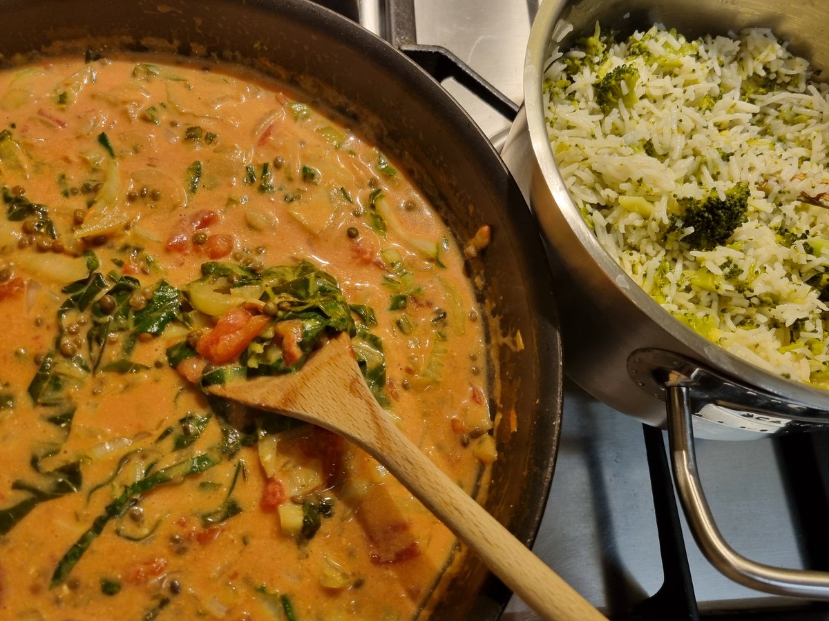 annie333333333's tweet photo. Long day at work, strained muscle in neck so a quick and easy meal 😋 #dinnerideas #dahl #broccolirice https://t.co/oY0pxr8Z7z