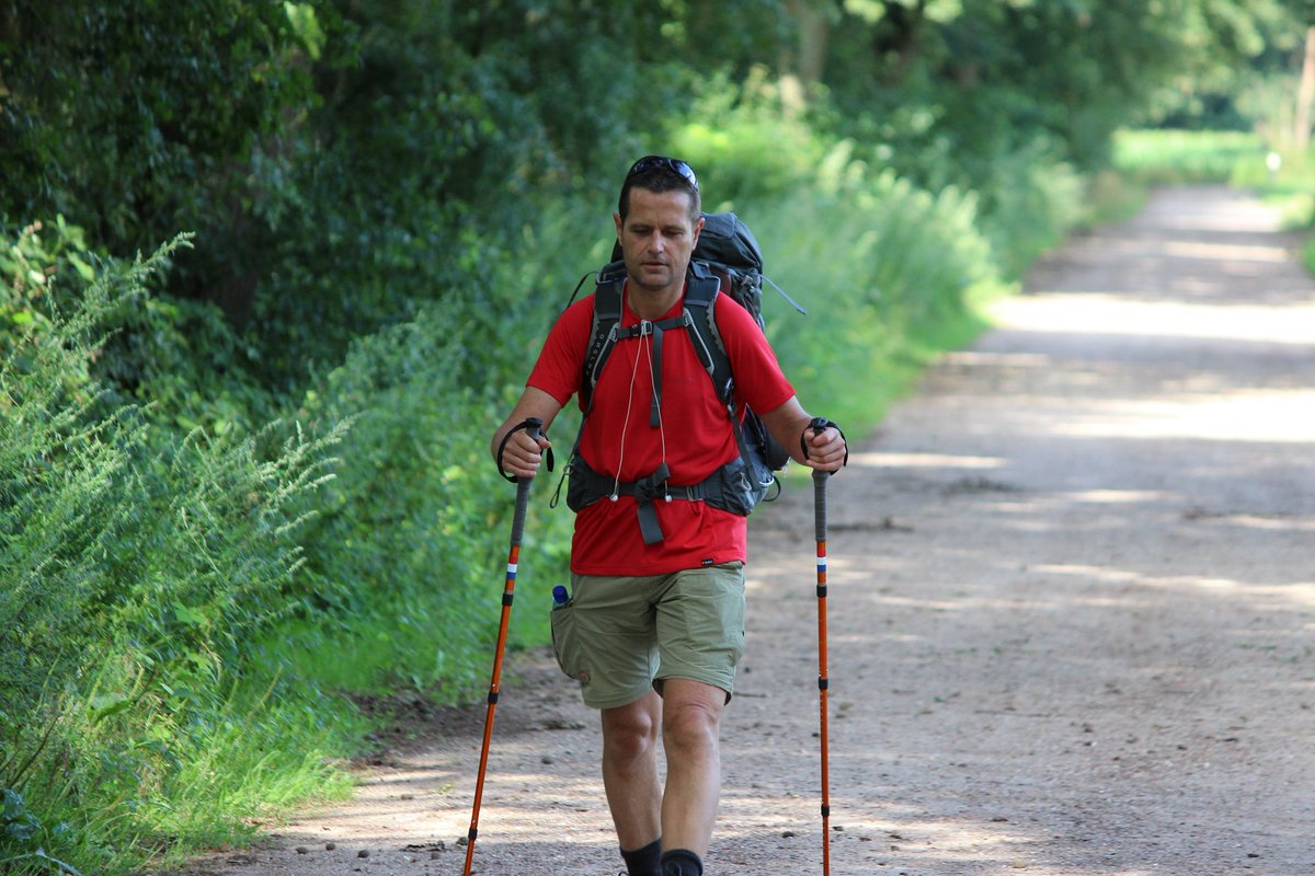 Negen jaar geleden #wandelde ik naar #Rome. Op deze dag, 10 aug, rookte ik mijn laatste peuk en mieterde het lege pakje Gauloises in een vuilnisbak. Langs rivier de Saar, tussen Kleinblittersdorf (D) en Sarreguemines (F). Heerlijk moment. Geen enkele spijt van.