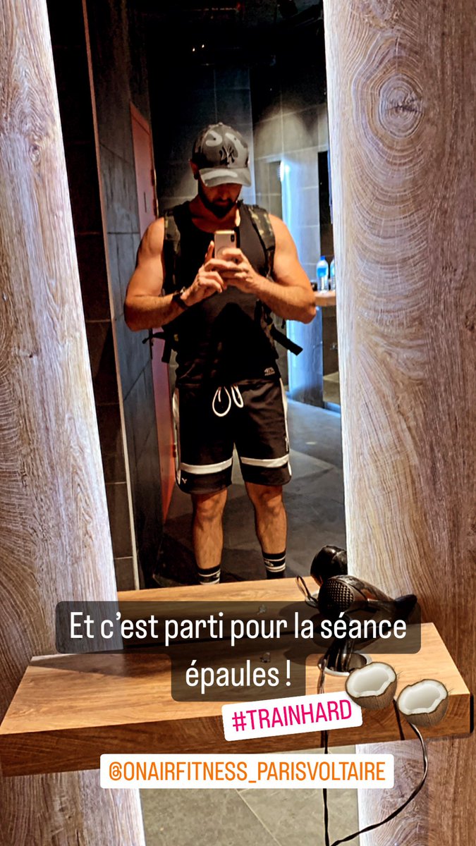 MaxCoachsportif's tweet photo. Et c’est parti pour la séance épaules ! On veut des noix de coco nous !!!
#muscu #muscufrance #musculation #programmesportif #progression #training #workout #workoutmotivation #fitguy #paris #coachsportif https://t.co/AAKaelu6a2