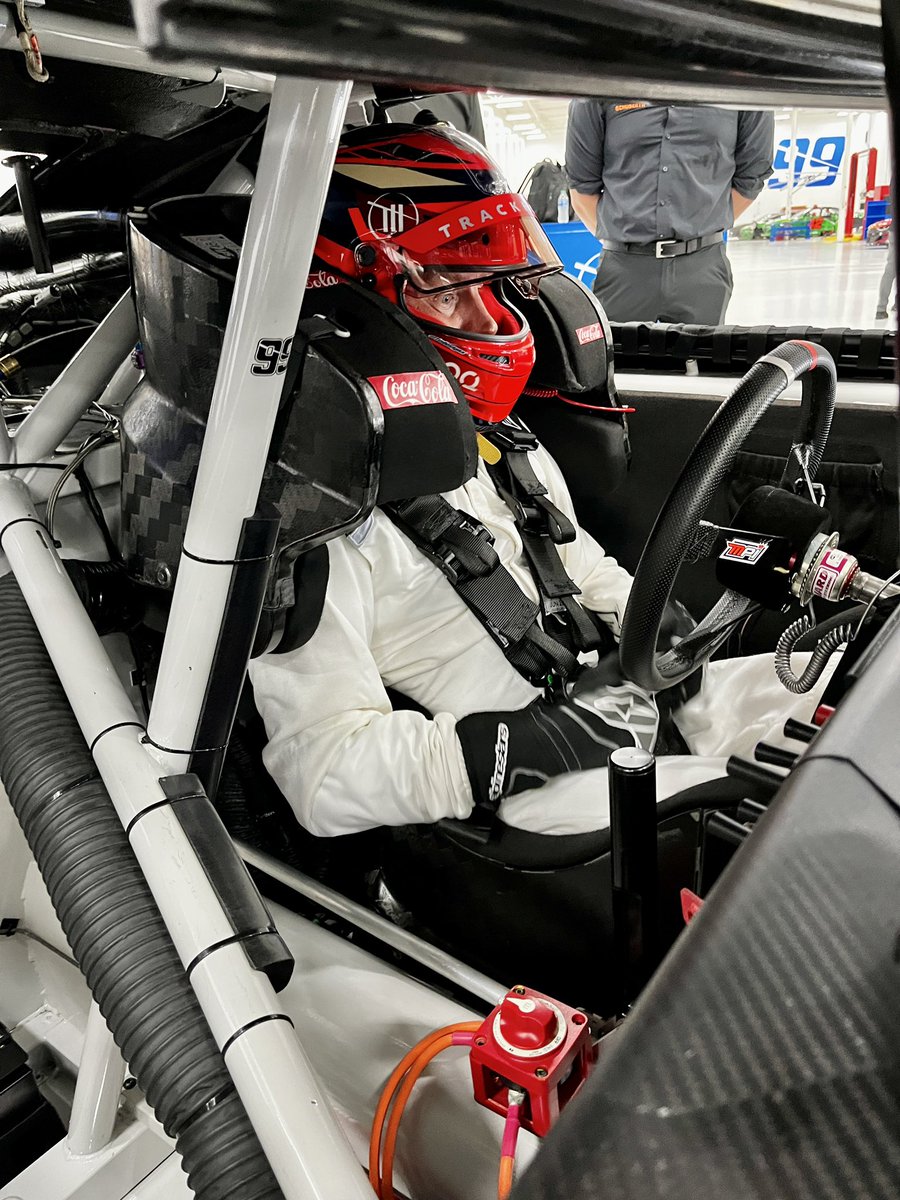 iceman7news's tweet photo. Kimi Räikkönen checking out his new race car 😎 https://t.co/PBmoUeR8mg