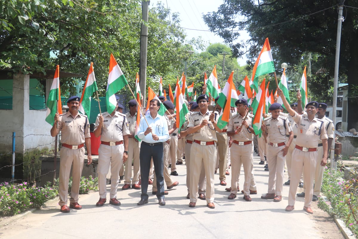 160BNCRPF's tweet photo. In the presence of Sh.K.D.Joshi, Comdt 160bn, Tiranga Rallies are organized in the respective AOR of A,B/160Bn at Barnai &amp; E/160bn at Gummat jmu. Officers, SO's and jawans alongwith locals participated enthusiastically in these rallies .@crpfindia @jammusector @WSCRPF2016 https://t.co/1KUKqmQh09