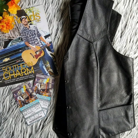So good I had to share! Check out all the items I'm loving on <a href="/Poshmarkapp/">Poshmark</a> #poshmark #fashion #style #shopmycloset #carlossantana #jackbybbdakota #jaminleather: posh.mk/ypxn367gnsb