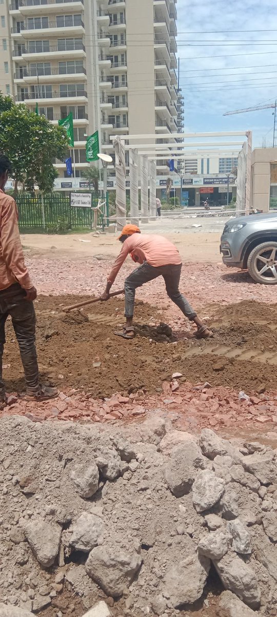 asadjansari's tweet image. @swasavana taking matters in their own hands to repair the approach road to RPS City, Sector 88, Faridabad. Taxpayers taking matters in their own hands as officials at MCF and ministers in power are sleeping. What a Shame @PMOIndia @rajeshnagarfbd @smartcityfbd @DistrictAdm_FBD