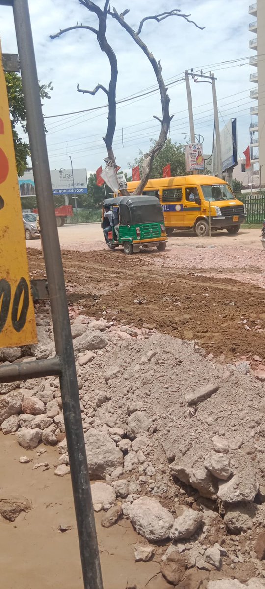 asadjansari's tweet image. @swasavana taking matters in their own hands to repair the approach road to RPS City, Sector 88, Faridabad. Taxpayers taking matters in their own hands as officials at MCF and ministers in power are sleeping. What a Shame @PMOIndia @rajeshnagarfbd @smartcityfbd @DistrictAdm_FBD