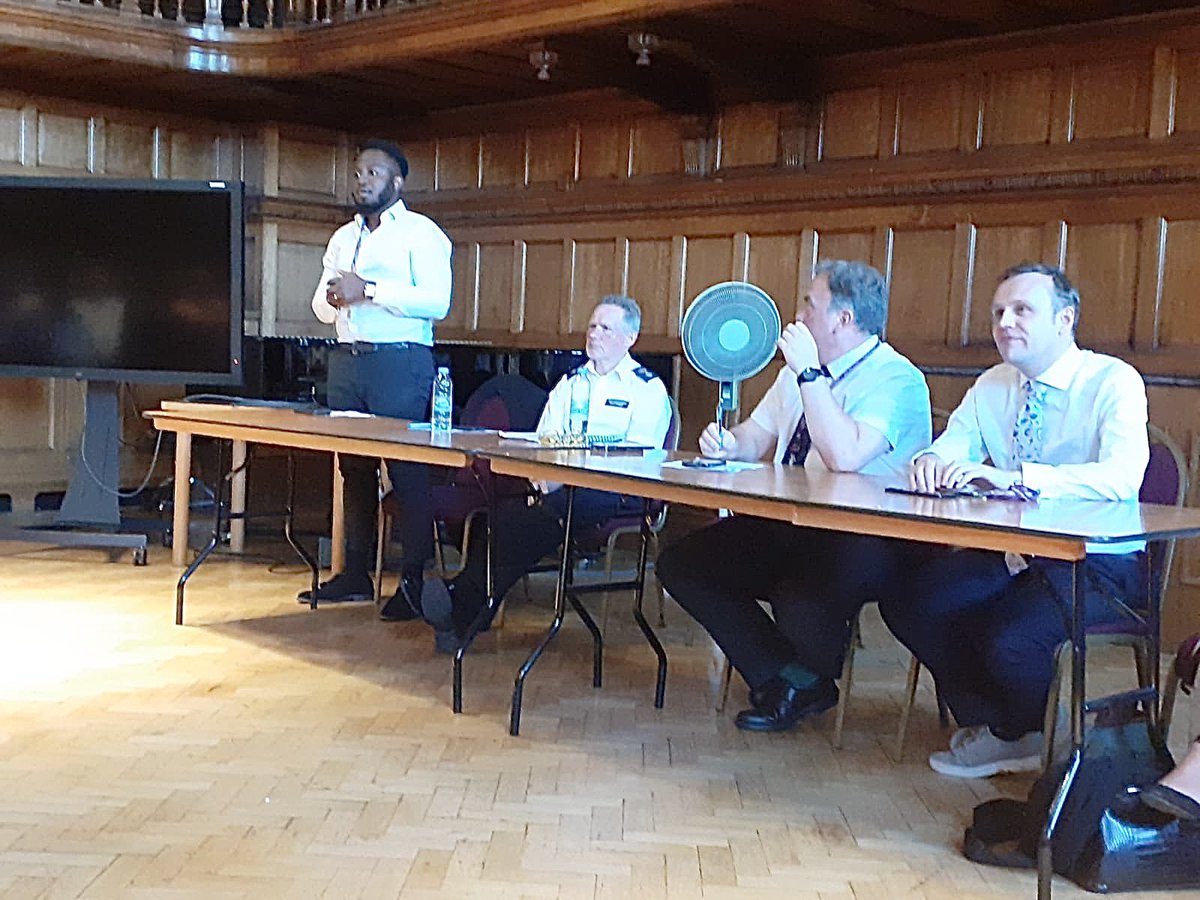 Much needed conversation yesterday evening on tackling violence against women and girls. Collaboration between statutory partners and the community is key. @JasonForCroydon @DonnaMurrayTur1 @mpsdavestringer