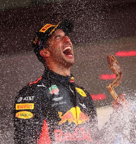 Choose between these two:
❤️ for Lewis Hamilton to win his 8th title
♻️ to keep Daniel Ricciardo in F1 for many years