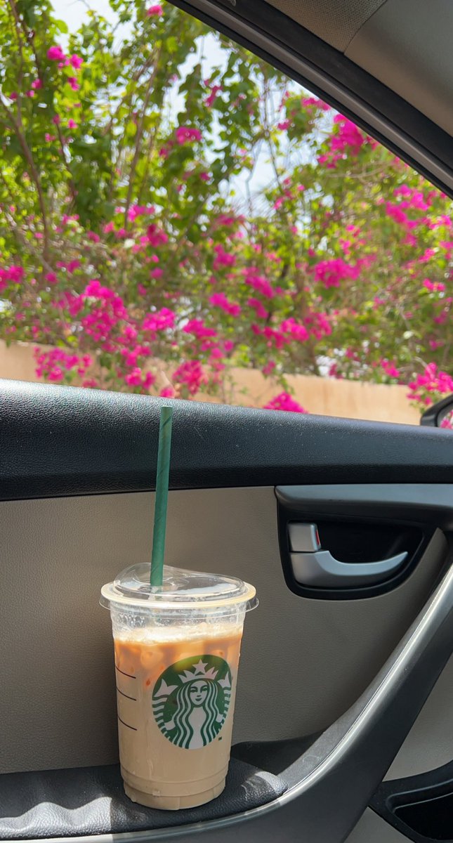 نزلت تويتر من كم يوم بس.. ما اعرف احس عمري شايب متقاعد 👳🏽‍♂️.. شكله بسحب ع سناب و الانستجرام 🤣😂 حلو تويتر ما يطلع لك تلوث بصري .. ماشي اكسبلور ولا انا غلطان 🙇🏻