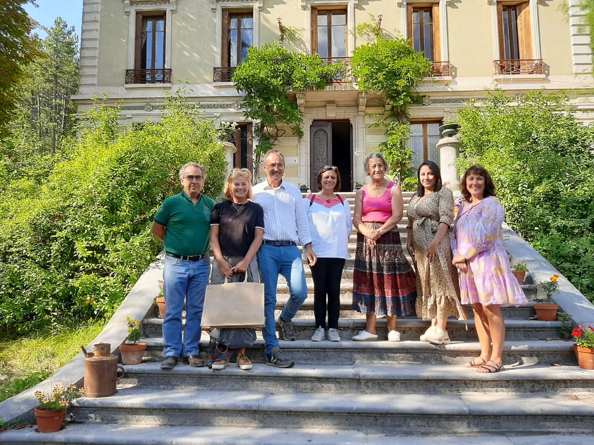 bjc_agua's tweet photo. La Villa Puebla à Barcelonnette est une magnifique résidence de style mexicain construite en 1885 et ayant appartenu à un marchand🇫🇷qui a fait fortune à Puebla. J'ai apprécié ses pièces spacieuses, ses vitraux et son mobilier d'époque. Elle est devenue un hôtel et centre culturel https://t.co/Vqk026lE1M