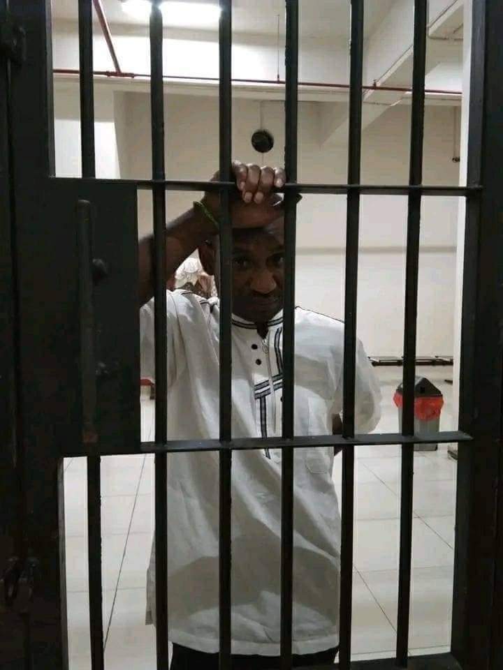 Namanya Mispo Gwijangge 15 tahun, dia didakwa dengan pasal 340 atas kasus pembunuhan pegawai istaka karya tahun 2018,ditangkap tahun 2019. Majelis hakim PN Jakpus membebaskannya 2020. Dia tdk bhs indonesia dan pada saat kejadian dia ada di wamena..