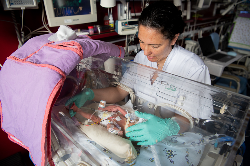 👶  El #CLÍNIC desenvolupa una mascareta per a la ventilació no invasiva neonatal impresa amb tecnologia 3D.

✅ És un bon exemple de com la unió entre la neonatologia i l'enginyeria biomèdica poden ajudar a individualitzar les cures neonatals.

➕ Info 👉 bit.ly/3oWB8ep