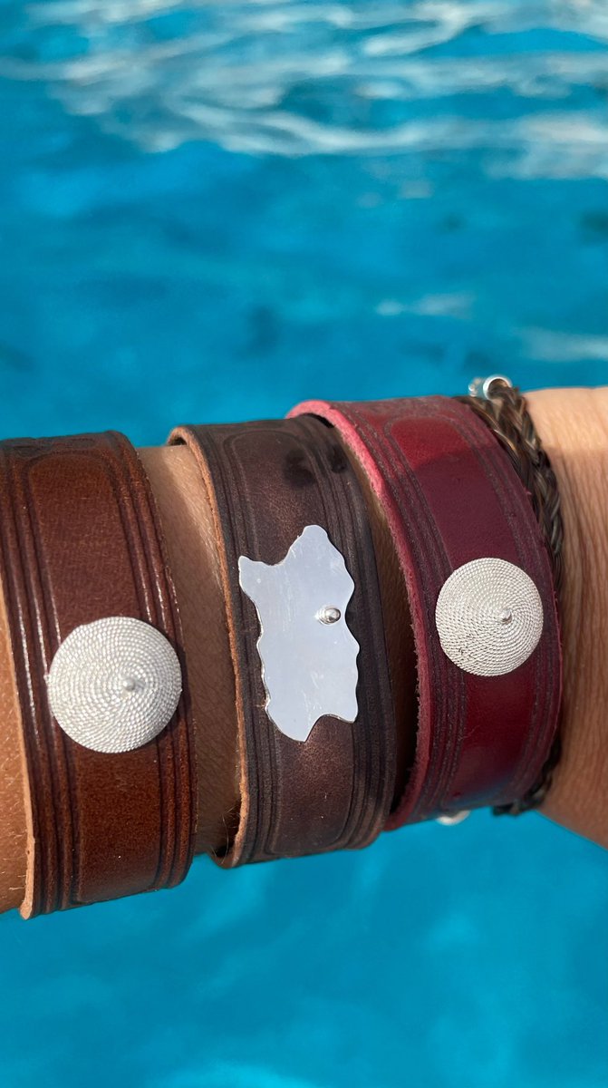 pappaecallia's tweet photo. ☀️ SUMMER COLLECTION ☀️ 
L'orafo di Mattia Patteri
⭐️Linea di bracciali in cuoio unisex, realizzati
interamente a mano.⭐️ 
Prenota subito il tuo ….. !!! 🤩

👉🏻 https://t.co/3TXx57pSbW

👉🏻https://t.co/CTD3oyITBF

#cuoio #argento #filigranasarda #sardegna #Dorgali https://t.co/EycgDSRID0