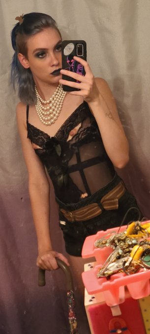 Nipples are the new cleavage ~   Open the pics to see my cute face :3 https://t.co/SrXKqHHsiV<a href="/tag/lesbian"class="tags"><span>#lesbian</span></a>