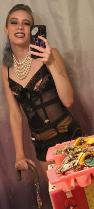 Nipples are the new cleavage ~   Open the pics to see my cute face :3 https://t.co/SrXKqHHsiV<a href="/tag/lesbian"class="tags"><span>#lesbian</span></a>