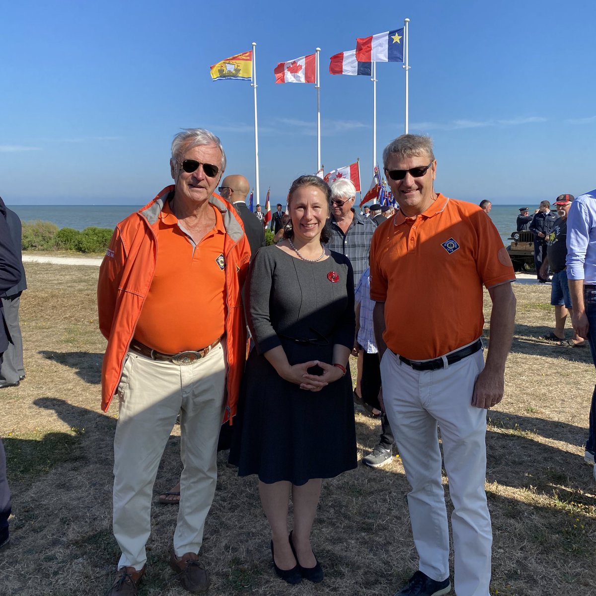 JoyaDonnelly's tweet photo. Vibrant hommage sur la mer aux soldats 🇨🇦 du #Débarquement à #NanRed #BernièresSurMer avec les @SauveteursenMer
Merci de ne pas oublier le #NorthShoreRegiment du #NB, libérateur de #SaintAubinsurMer
#Devoirdemémoire #2GM #LeCanadasesouvient #SNSM #CanadaRemembers #WWII 🍁 https://t.co/KQvun3Glpr