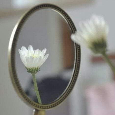 لو الف بعدي...يكفيني أنهم بعدي ...وإني واولهم وآخرهم فالوردو كثيرة ولكني زهرتك المفضله ...💕