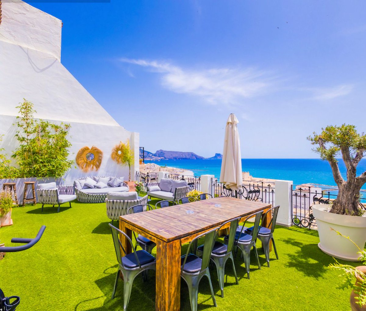 Would U like to enjoy your breakfast on a terrace like this?  
Book your stay at mimar urban altea...
---
¿Te gustaría desayunar cada mañana en una terraza como ésta?
Todavía tenemos fechas disponibles...
#AlquileresVacacionalesEnAltea #HolidaysInAltea #ApartmenrtsForHolidayAltea