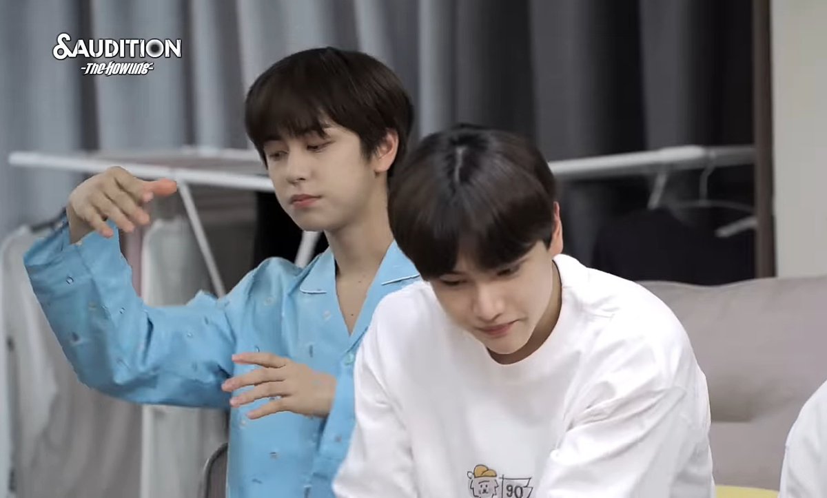 T4KI05's tweet photo. WAIT OMG LOOK AT THE PLACE &amp; THEIR CLOTHES !!! THEY'RE FINALLY LETTING US IN THEIR DORM &amp;STANS WE'RE GONNA SEE DORM MOMENTS #andAUDITION https://t.co/1U1v0zwc35